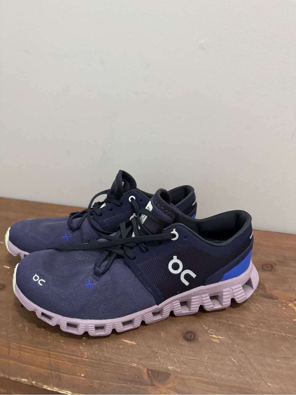 On Cloud Running Shoes Women’s Size 8.5 - Navy and Lavender